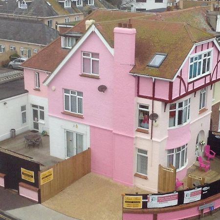 Pink House ,Opposite Beach ,Sleeps 6 , 2 Bedroom Ground Floor Self Contained Garden Flat , Private Entrance , Kitchen , Guaranteed Parking ,Wifi , Movies ,Bathroom ,Fridge , Microwave ,Bedroom 1, Double Bed & 2 Single Beds ,Bedroom 2 , Double Bed ペイントン エクステリア 写真